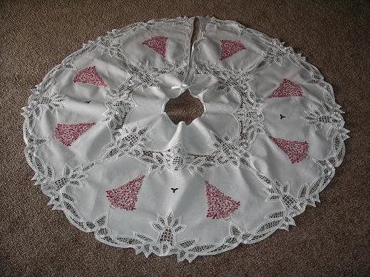 christmastreeskirt_2.jpg
