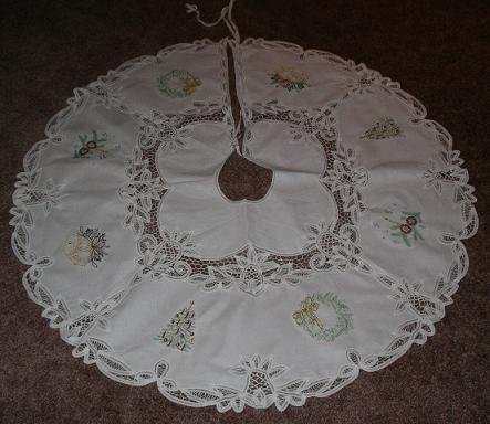 christmastreeskirt_annette1210.jpg