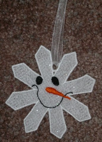 christmasornaments_fsl_unlimitedstitchingpart2_fslsnowmanflake_byramona_111613.jpg