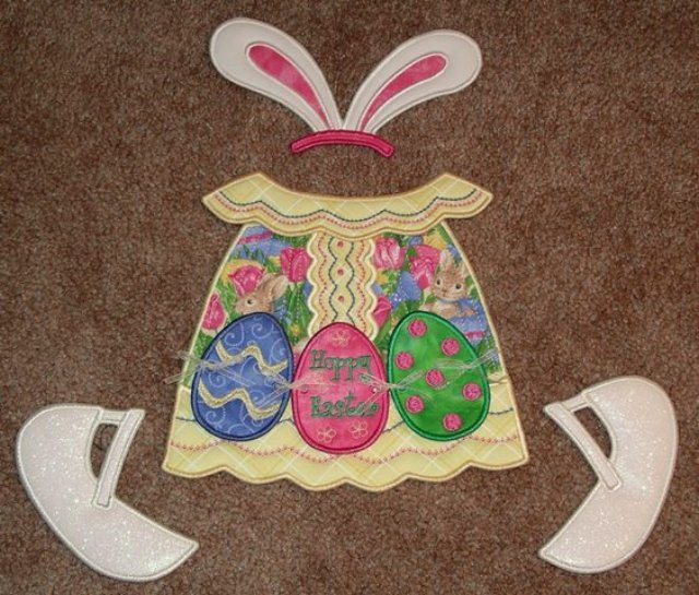wallhanging_bearoutfits_021817_2.jpg