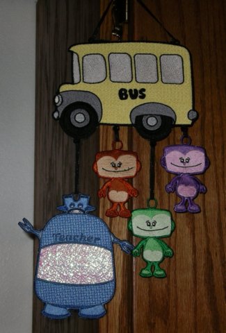 wallhanging_fit2bstitched_july_stitchalong_byramona_072114.jpg