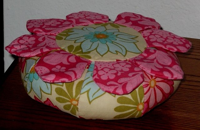 pincushions_petalpincushion0411121.jpg