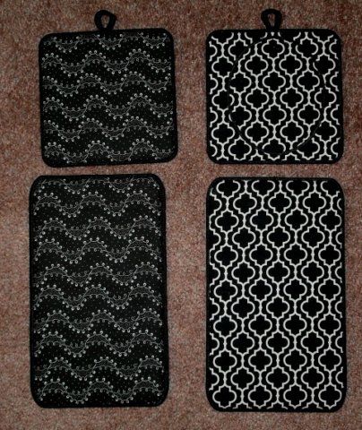 potholders_sns_christmasinnovemberpotholderbacks101211.jpg