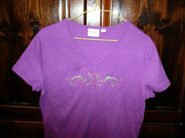 shirtstomom_neckdesign1.jpg