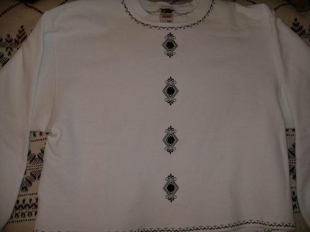 shirtstomom_white2.jpg