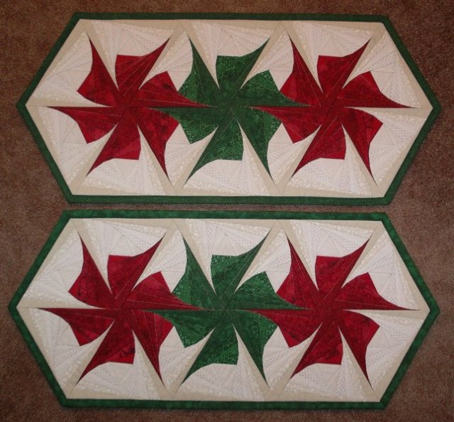 tablerunner_120122_1a.jpg